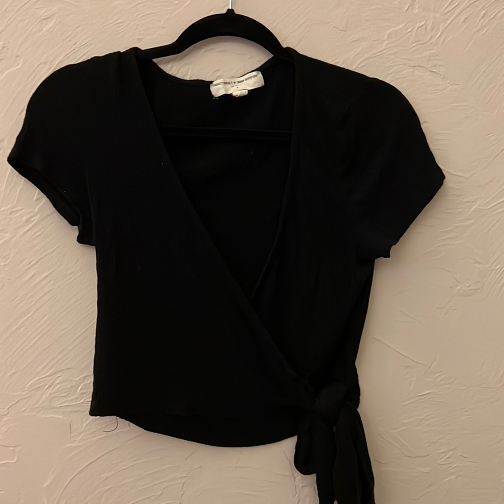 Black wrap crop top sz M